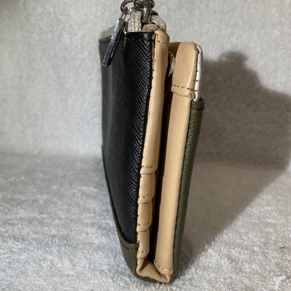 **Free with Purchase** Guess Wallet Vegan Leather Tricolour Green, Black and Tan - Picture 7 of 16